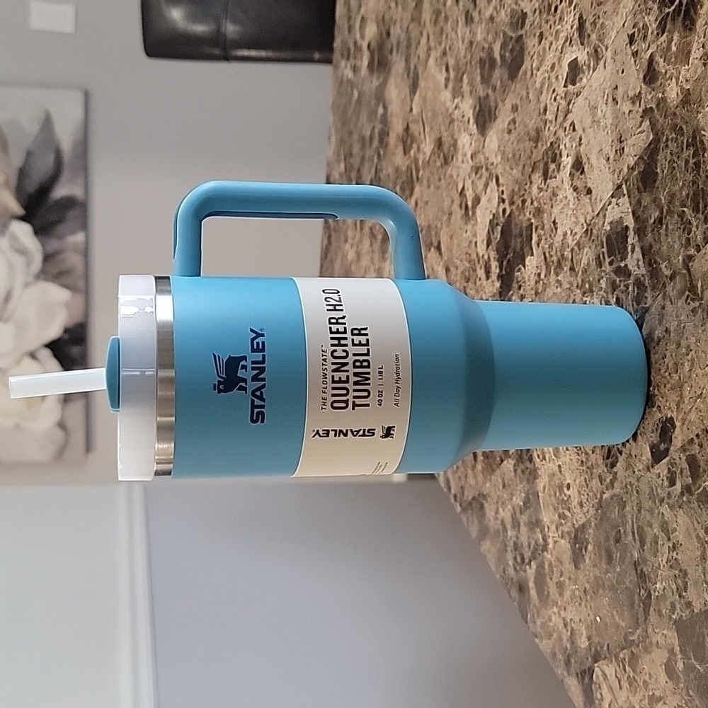 NwT Stanley Cup 40 oz H2.O  Quencher Flowstate Tumbler Pool Blue New Release!!!
